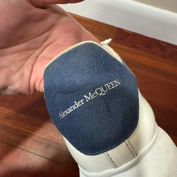 Alexander McQueen White and Navy Women's Oversized Sneaker missing insoles - Picture 6 of 11